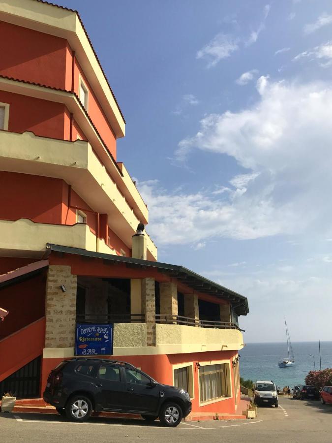Appartamenti E Stanze Onde Blu Le Castella  Dış mekan fotoğraf