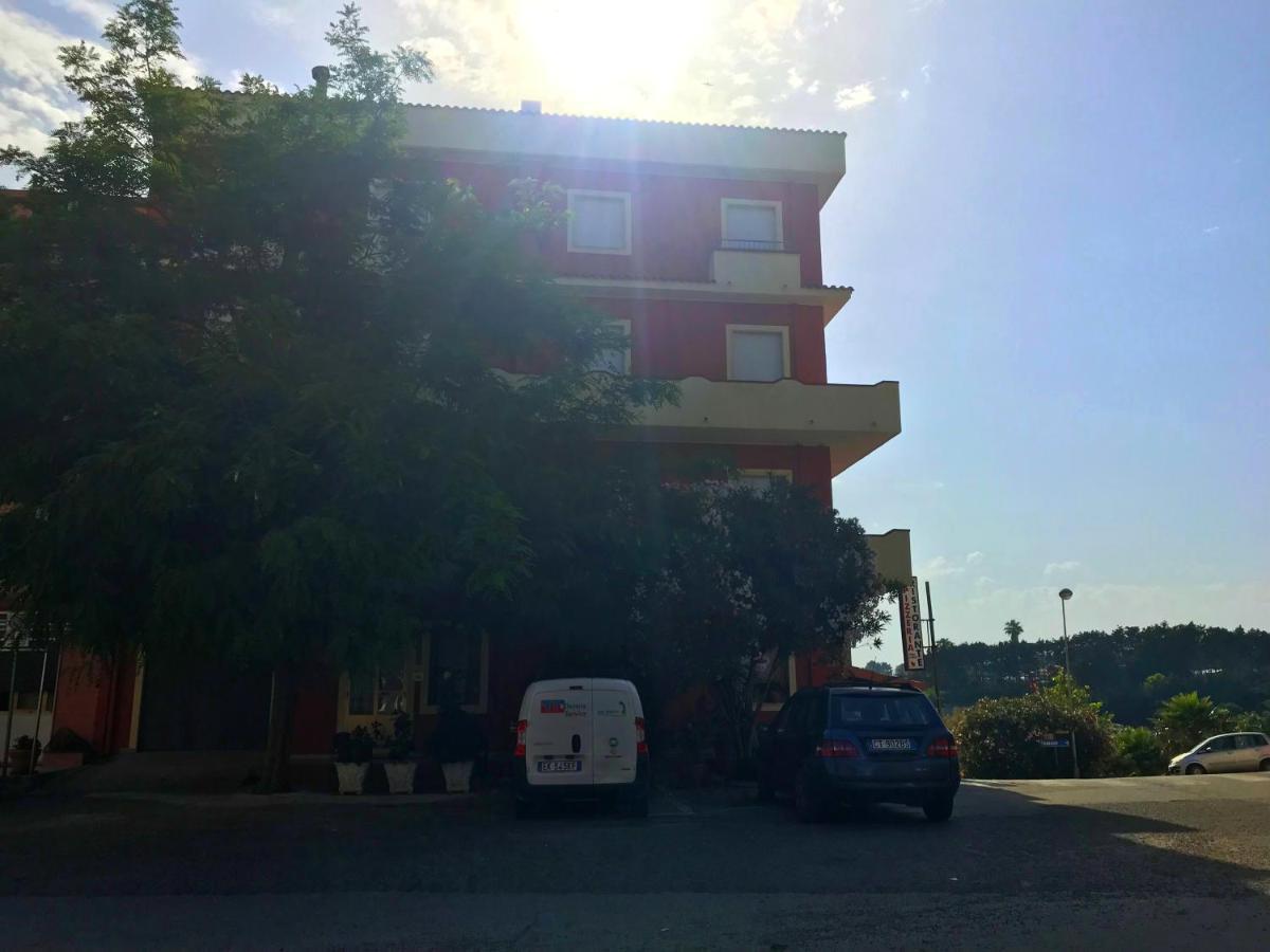 Appartamenti E Stanze Onde Blu Le Castella  Dış mekan fotoğraf